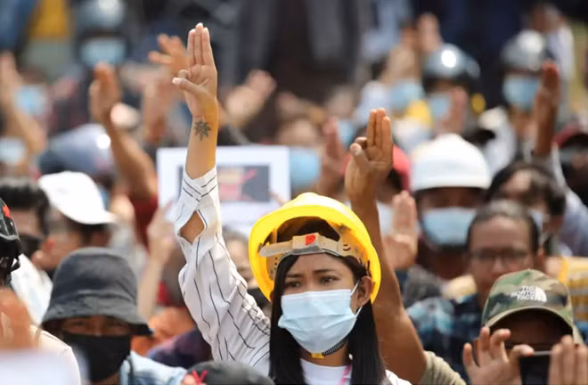 Nhiều người biểu tình bị bắt giữ trong đêm đã được thả vào sáng 9/3. Ảnh: Reuters
