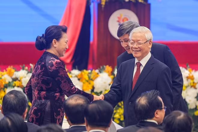 Tổng Bí thư, Chủ tịch nước Nguyễn Phú Trọng và Chủ tịch Quốc hội Nguyễn Thị Kim Ngân trước thềm lễ khai mạc hội nghị.