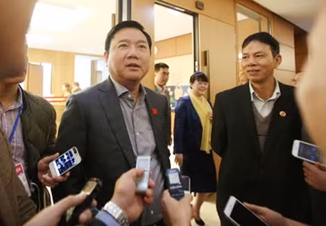 Bí thư Thành ủy TP Hồ Chí Minh Đinh La Thăng bên lề Quốc hội.