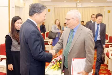 Thứ trưởng Tô Lâm cùng Đại sứ lưu động phụ trách Tự do tôn giáo quốc tế, Bộ Ngoại giao Hoa Kỳ David Saperstein.