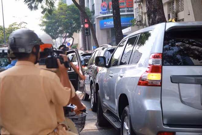 Các phương tiện vi phạm đều bị tổ chuyên đề ghi hình.