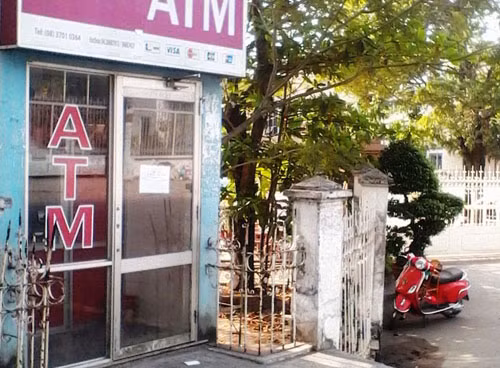 Một vụ cắt phá ATM vào ban đêm xảy ra trên địa bàn quận 12, TP Hồ Chí Minh.
