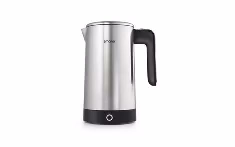 Với Smarter iKettle, bạn có thể đun nước sôi từ trên giường ngủ hoặc ngay khi bạn còn đang trên đường về nhà. Thiết bị số mới tương thích với hầu hết các điện thoại thông minh hiện có.