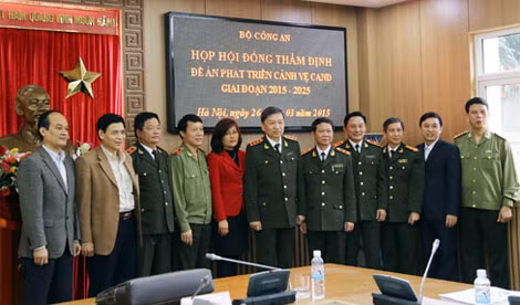 Thượng tướng, PGS.TS Tô Lâm và các đại biểu tại buổi họp Hội đồng thẩm định đề án.
