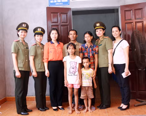 Lễ bàn giao mái ấm tình thương.