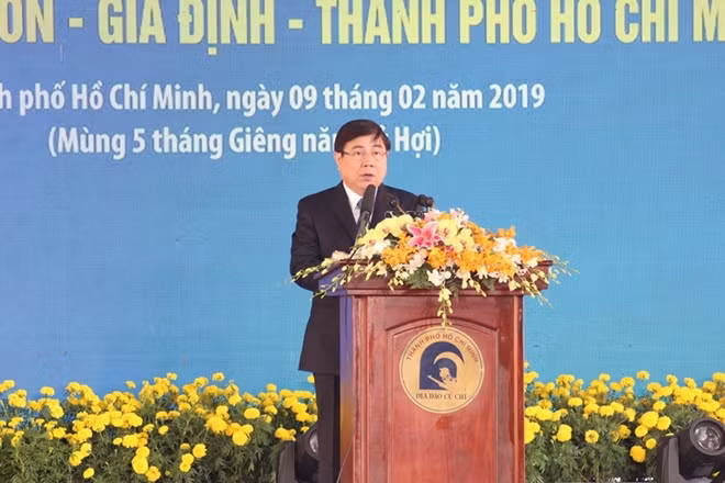 Đồng chí Nguyễn Thành Phong phát biểu khai mạc buổi họp mặt.