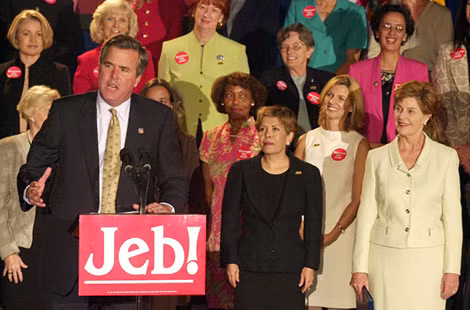 Jeb Bush và phu nhân Columba (phải).
