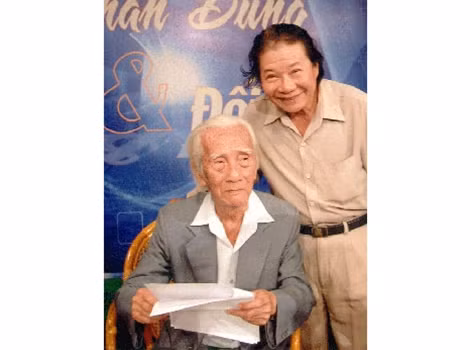 Soạn giả Viễn Châu và danh ca Hề Sa.