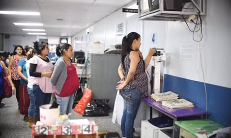 Nhiều nước đang khuyến cáo phụ nữ ngừng mang thai trong 2 năm.