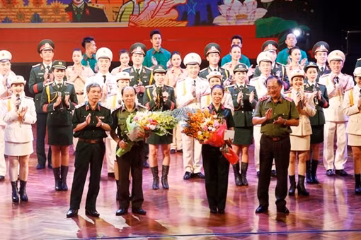 Thứ trưởng Nguyễn Văn Thành dự Chương trình nghệ thuật “Giữ trọn niềm tin với Đảng”