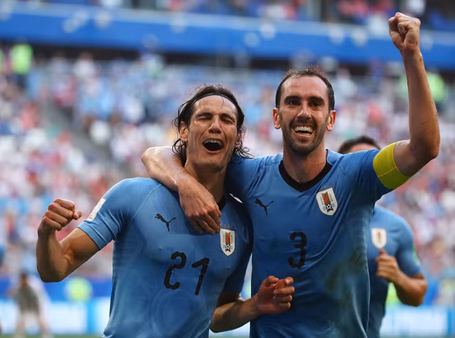 Sau rất nhiều nỗ lực, Cavani đã đóng góp bàn thắng đầu tiên cho đội tuyển Uruguay ở World Cup 2018.
