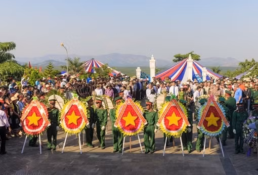 Tưởng niệm 50 năm ngày hơn 200 người lính Hà Nội hy sinh trên đỉnh Chư Tan Kra 