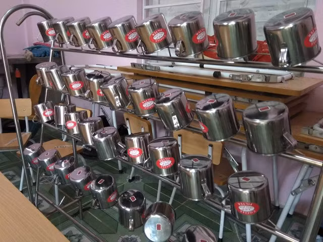 Trường được trang bị các vật dụng sạch sẽ.