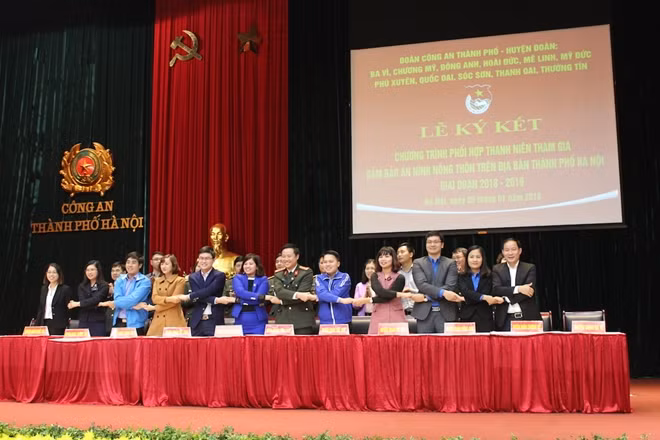 Các đơn vị ký kết chương trình phối hợp thanh niên đảm bảo an ninh nông thôn trên địa bàn TP Hà Nội giai đoạn 2018-2019.