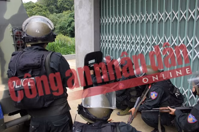 Lực lượng Công an nổ súng tấn công.