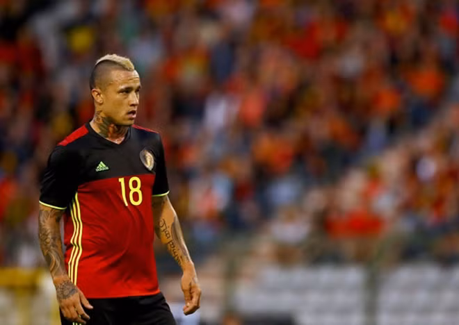 Cầu thủ Radja Nainggolan tuyên bố từ giã tuyển Bỉ vì không được dự World Cup 2018