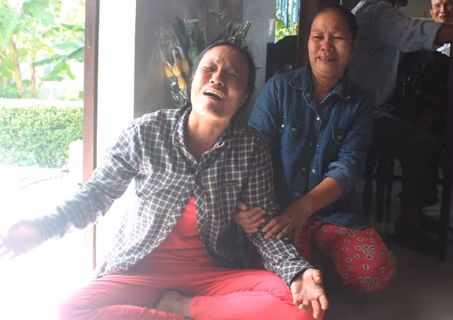 Nỗi đau xé lòng của người thân các nạn nhân