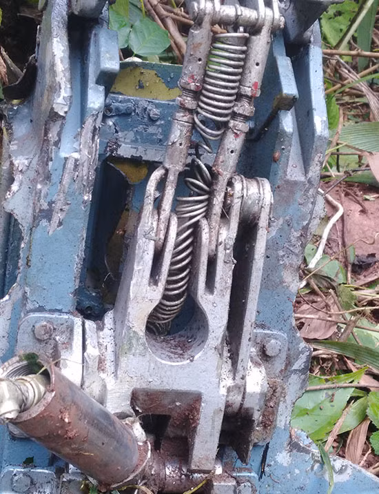 Một mảnh vỡ từ chiếc máy bay rơi.