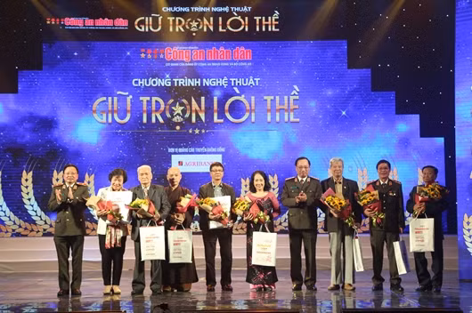 Chương trình nghệ thuật "Giữ trọn lời thề": Giàu ý nghĩa đong đầy cảm xúc
