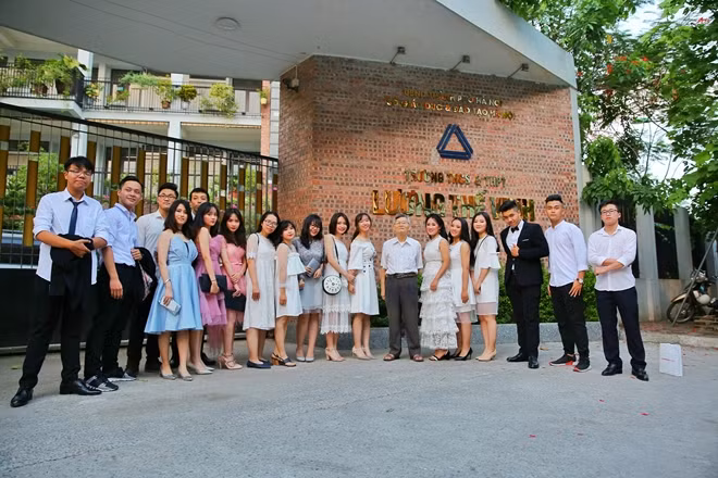 Các cô cậu học trò tuổi Rồng Vàng (Canh Thìn)