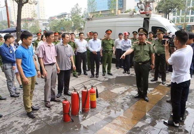 Thứ trưởng Bùi Văn Thành kiểm tra thiết bị PCCC
