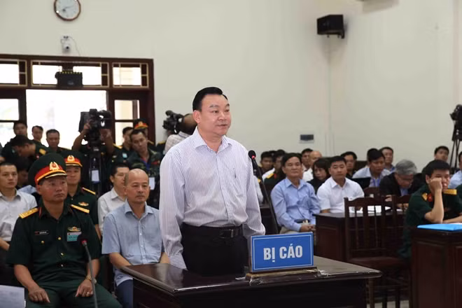 Bị cáo Phùng Danh Thắm