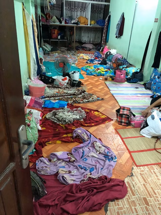 Bên trong phòng ngủ của các cô gái
