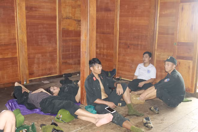Gần 300 CBCS Công an Lai Châu đã xuống địa bàn giúp dân.