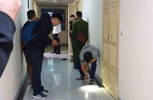 Công an đang khám nghiệm hiện trường.