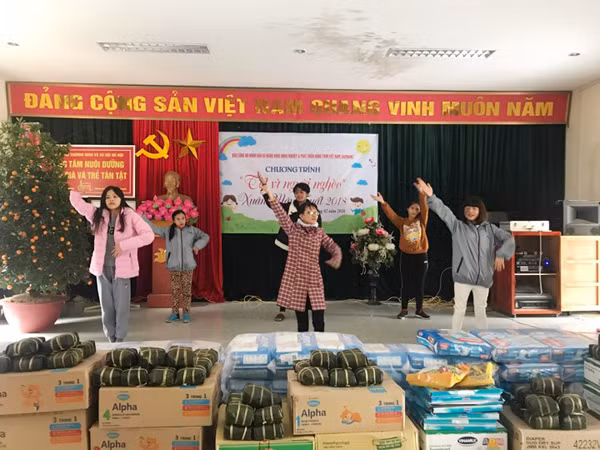 Một tiết mục văn nghệ của các em nhỏ ở Trung tâm