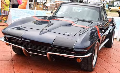 Chiếc xe cơ bắp Corvette C2 Stingray. Chiếc xe cơ bắp Corvette C2 Stingray.
