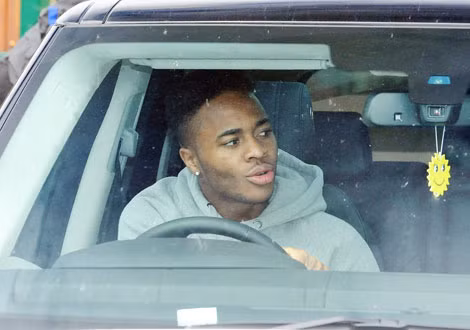Mới 20 tuổi, Sterling đã là triệu phú.