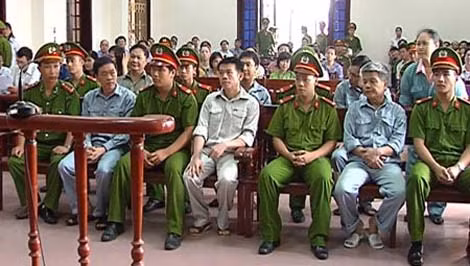 3 năm sau bản án có hiệu lực, việc thu hồi tài sản trong vụ tham nhũng tại Vinashin chỉ được ít ỏi. 3 năm sau bản án có hiệu lực, việc thu hồi tài sản trong vụ tham nhũng tại Vinashin chỉ được ít ỏi.