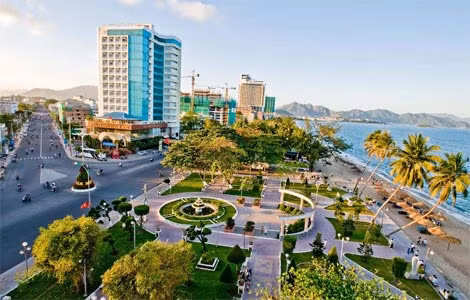 Một góc thành phố biển Nha Trang đổi mới và phát triển. Ảnh : Trần Minh Ngọc