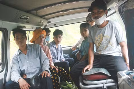 Bệnh nhân điều trị tại Trung tâm Y tế huyện Phước Sơn được bố trí xe để về nhà. Bệnh nhân điều trị tại Trung tâm Y tế huyện Phước Sơn được bố trí xe để về nhà.