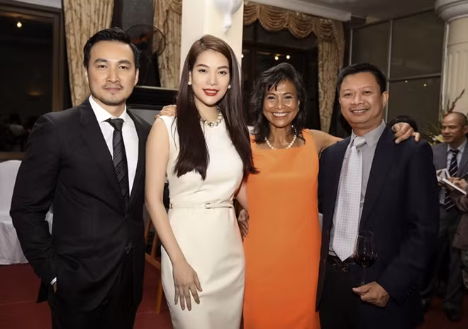 Diễn viên Trương Ngọc Ánh, giám đốc truyền thông của quỹ “Hiểu về trái tim” chia sẻ: “Tôi đã trò chuyện với Nick Út rất nhiều, và tôi hiểu được một phần những gì đã diễn ra vào thời điểm khốc liệt của chiến tranh, khi anh là một phóng viên chiến trường ghi lại bức ảnh huyền thoại “Em bé Napalm”. Tôi không muốn đây là dịp để chúng ta khơi lại những nỗi đau, mà là dịp để mọi người trân trọng hiện tại thanh bình này, và cùng chung tay giúp những trẻ em bất hạnh. Và đó cũng là lý do tôi đồng hành cùng những chương trình của “Hiểu về trái tim” trong năm 2015”.