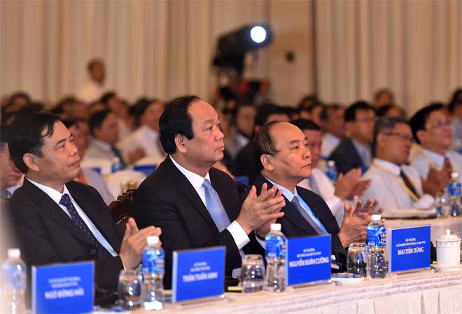 Thủ tướng và các đại biểu tại hội nghị.