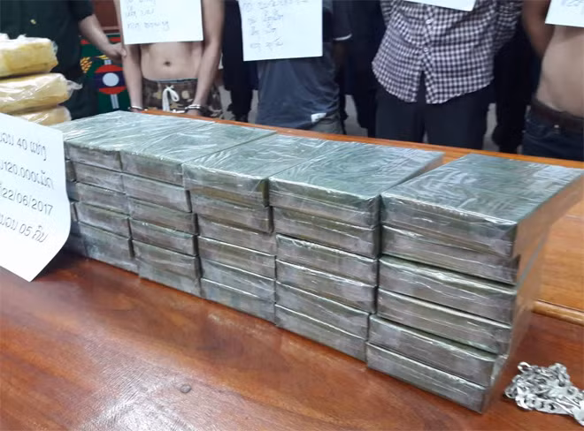 Những đối tượng và tang vật vụ án.