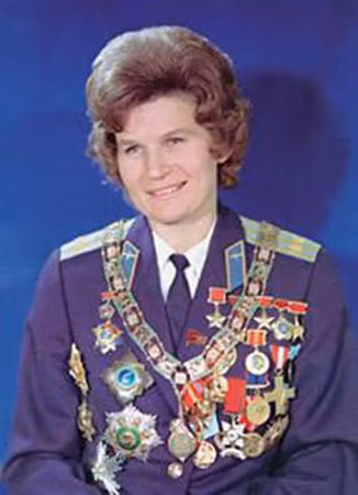 Nữ Thiếu tướng Không quân Liên Xô V. Tereshkova.