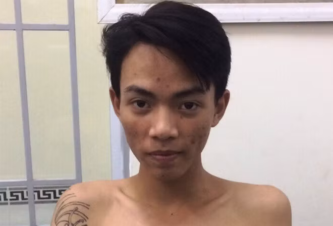 Lê Bảo Thìn, là 1 trong 4 đối tượng vừa bị cơ quan CSĐT Công an tỉnh Cà Mau bắt giữ. Lê Bảo Thìn, là 1 trong 4 đối tượng vừa bị cơ quan CSĐT Công an tỉnh Cà Mau bắt giữ.