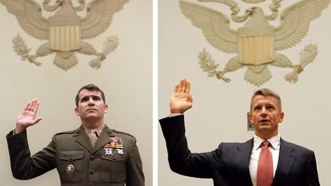 Erik Prince (phải) điều trần trước Quốc hội Mỹ năm 2007, và Oliver North điều trần vụ Iran-Contra trước Quốc hội Mỹ năm 1986. Erik Prince (phải) điều trần trước Quốc hội Mỹ năm 2007, và Oliver North điều trần vụ Iran-Contra trước Quốc hội Mỹ năm 1986.