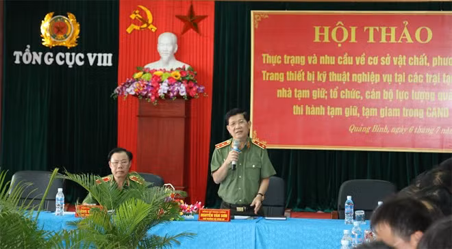 Thứ trưởng Nguyễn Văn Sơn phát biểu chỉ đạo tại buổi hội thảo.