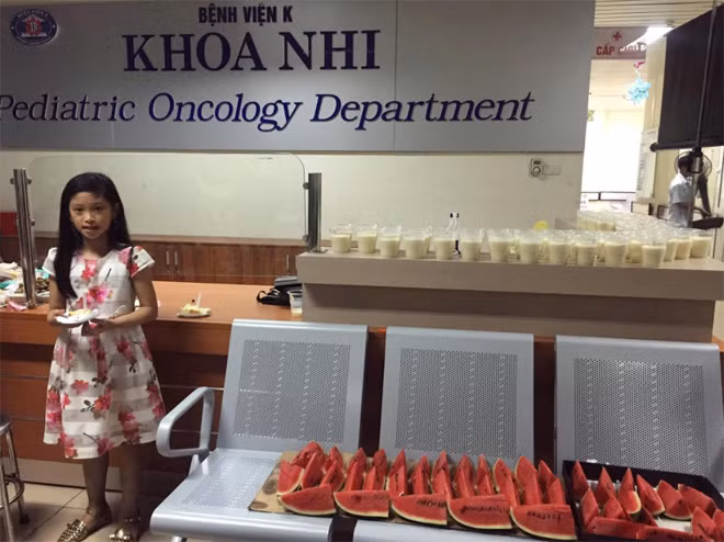 Một rạp chiếu phim thu nhỏ phục vụ cho các khán giả là các bệnh nhi.