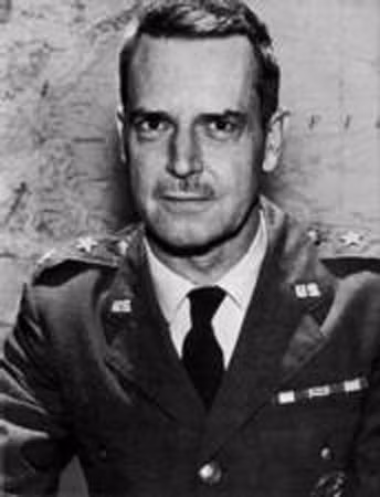 Edward Lansdale, một chuyên gia của các cuộc lật đổ và suy tôn chính trị của Cơ quan Tình báo Mỹ.