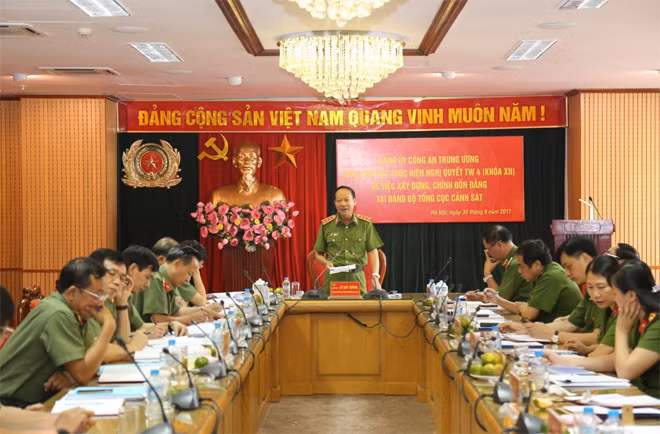 Thứ trưởng Lê Quý Vương phát biểu chỉ đạo tại buổi làm việc.