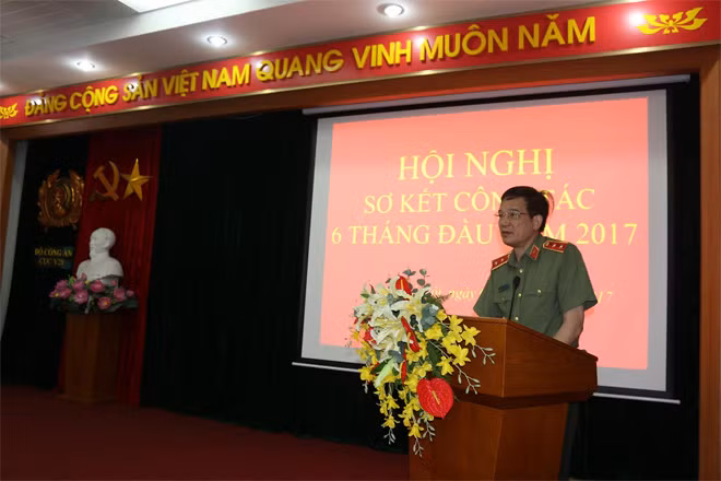 Trung tướng Nguyễn Văn Khảo, Cục trưởng Cục XDPT toàn dân bảo vệ ANTQ điều hành thảo luận tại Hội nghị.