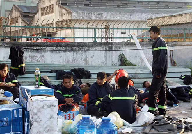 Tinh thần “vì nước quên thân, vì dân phục vụ” đem lại quyết tâm cao độ cho các chiến sĩ. Tinh thần “vì nước quên thân, vì dân phục vụ” đem lại quyết tâm cao độ cho các chiến sĩ.