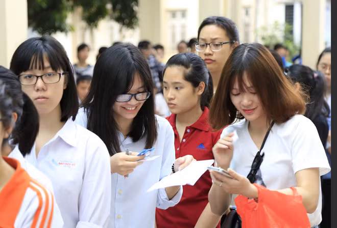 Áp lực thời gian và độ dài của đề thi thử nghiệm THPT Quốc gia năm 2017 khiến thí sinh khó đạt điểm cao. Áp lực thời gian và độ dài của đề thi thử nghiệm THPT Quốc gia năm 2017 khiến thí sinh khó đạt điểm cao.