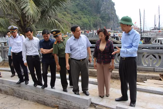 Bí thư tỉnh ủy Quảng Ninh kiểm tra tại Vịnh Hạ Long.