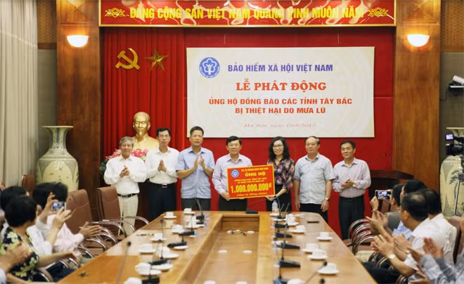 Bảo hiểm xã hội Việt Nam ủng hộ các tỉnh Tây Bắc 1 tỷ đồng. Bảo hiểm xã hội Việt Nam ủng hộ các tỉnh Tây Bắc 1 tỷ đồng.